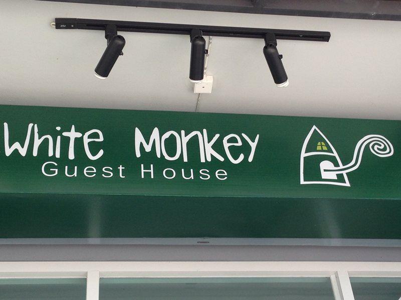 White Monkey Guesthouse Фетчабури Екстериор снимка